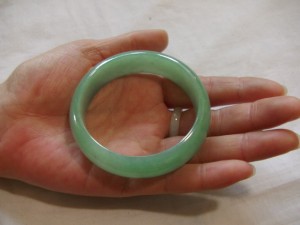 翡翠バングル