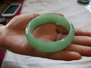 翡翠バングル