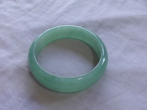 翡翠バングル