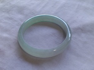氷翡翠バングル