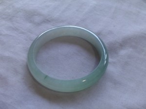 氷翡翠バングル