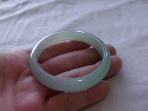 氷翡翠バングル