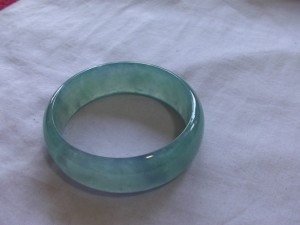 氷翡翠バングル
