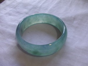 氷翡翠バングル