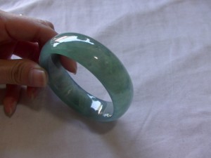 氷翡翠バングル