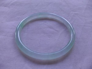 氷翡翠バングル