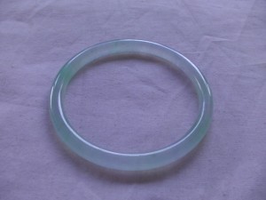 氷翡翠バングル