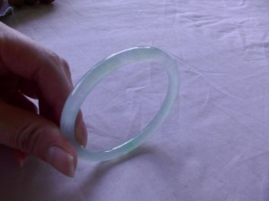 氷翡翠バングル