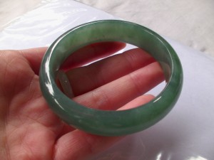 翡翠バングル