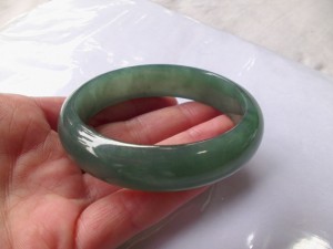 翡翠バングル