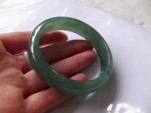 翡翠バングル