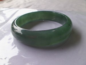 翡翠バングル