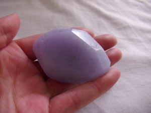 ラベンダー翡翠原石