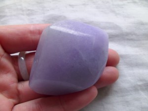 ラベンダー翡翠原石