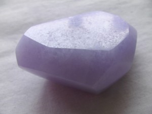 ラベンダー翡翠原石