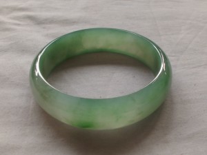 翡翠バングル