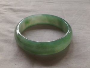 翡翠バングル