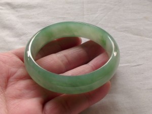 翡翠バングル