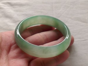 翡翠バングル
