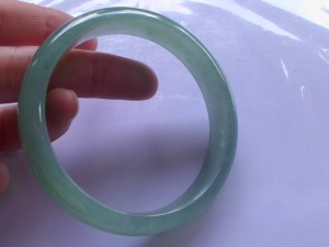 翡翠バングル