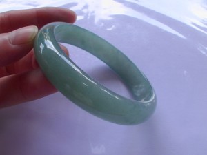 翡翠バングル
