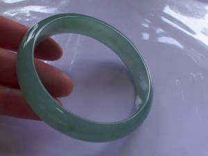 翡翠バングル