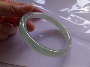 氷翡翠バングル
