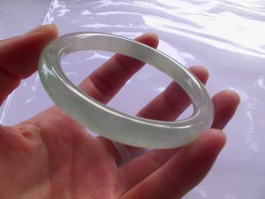 氷翡翠バングル