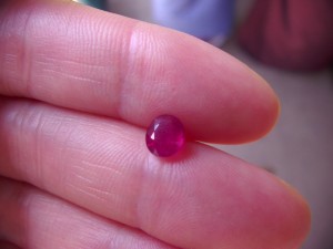 ミャンマーモゴク産非加熱ルビールース　１ｃｔアップ