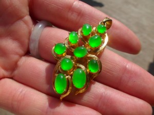 ろうかん翡翠ペンダント