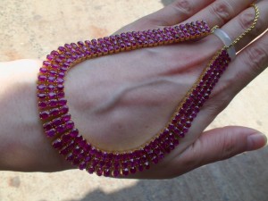 非加熱ルビーネックレス