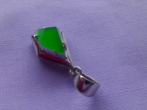 ろうかん翡翠ルース