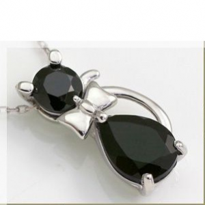 猫モチーフペンダント