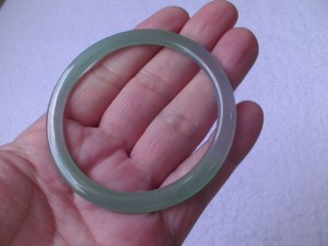 氷翡翠バングル