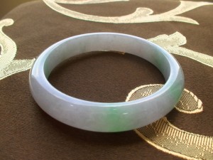 翡翠バングル