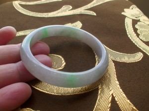 翡翠バングル