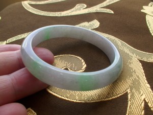 翡翠バングル