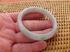 翡翠バングル