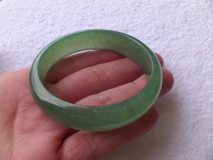翡翠バングル