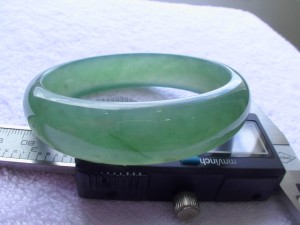 翡翠バングル