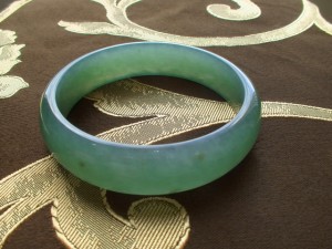 翡翠バングル