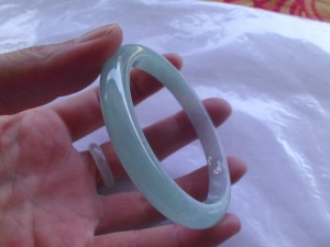 翡翠バングル
