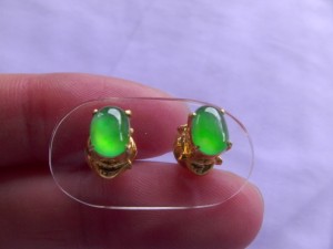 ろうかん翡翠ピアス