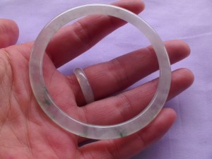 氷翡翠バングル