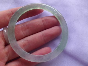 氷翡翠バングル