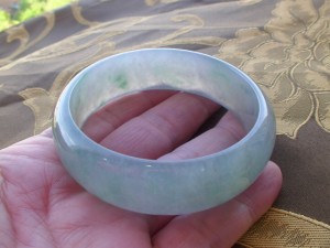 氷翡翠バングル