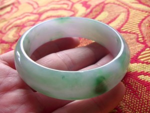 翡翠バングル