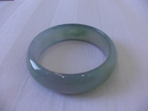 氷翡翠バングル