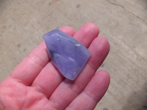 ラベンダー翡翠原石