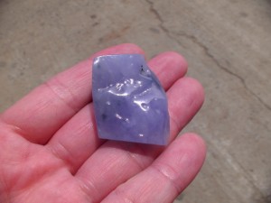 ラベンダー翡翠原石